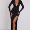 Vestito lungo con cappuccio e maniche lunghe Desdemona in nero Vestito lungo con cappuccio e maniche lunghe Desdemona in nero