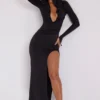 Vestito lungo con cappuccio e maniche lunghe Desdemona in nero Vestito lungo con cappuccio e maniche lunghe Desdemona in nero