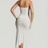 Vestito lungo con orlo a fazzoletto decorato Dole in bianco Vestito lungo con orlo a fazzoletto decorato Dole in bianco