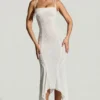 Vestito lungo con orlo a fazzoletto decorato Dole in bianco Vestito lungo con orlo a fazzoletto decorato Dole in bianco