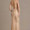 Vestito lungo con schiena scoperta e decorazioni Ariette Premium in oro Vestito lungo con schiena scoperta e decorazioni Ariette Premium in oro