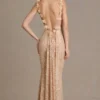 Vestito lungo con schiena scoperta e decorazioni Ariette Premium in oro Vestito lungo con schiena scoperta e decorazioni Ariette Premium in oro