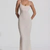 Vestito lungo con schiena scoperta e decorazioni Duhamel in bianco Vestito lungo con schiena scoperta e decorazioni Duhamel in bianco