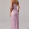 Vestito lungo con scollo a cappuccio e fascia in vita decorato La Rochette in rosa Vestito lungo con scollo a cappuccio e fascia in vita decorato La Rochette in rosa