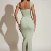 Vestito lungo con scollo a cuore Dolcezza in verde salvia Vestito lungo con scollo a cuore Dolcezza in verde salvia