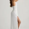 Vestito lungo con scollo a V e incrocio sulla schiena Pryana in bianco Vestito lungo con scollo a V e incrocio sulla schiena Pryana in bianco
