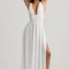 Vestito lungo con scollo a V e incrocio sulla schiena Pryana in bianco Vestito lungo con scollo a V e incrocio sulla schiena Pryana in bianco