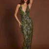 Vestito lungo con scollo all’americana decorato Luserna in verde serpente Vestito lungo con scollo all’americana decorato Luserna in verde serpente