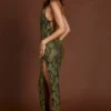 Vestito lungo con scollo all’americana decorato Luserna in verde serpente Vestito lungo con scollo all’americana decorato Luserna in verde serpente
