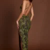Vestito lungo con scollo all’americana decorato Luserna in verde serpente Vestito lungo con scollo all’americana decorato Luserna in verde serpente