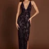Vestito lungo con scollo all’americana e decorazioni Luserna in serpente viola Vestito lungo con scollo all’americana e decorazioni Luserna in serpente viola