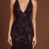 Vestito lungo con scollo all’americana e decorazioni Luserna in serpente viola Vestito lungo con scollo all’americana e decorazioni Luserna in serpente viola