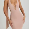 Vestito lungo con scollo all’americana e dettagli a sciarpa Anneka in Warm Peach Vestito lungo con scollo all’americana e dettagli a sciarpa Anneka in Warm Peach