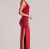 Vestito lungo con scollo profondo all’americana Oona in rosso ciliegia Vestito lungo con scollo profondo all’americana Oona in rosso ciliegia