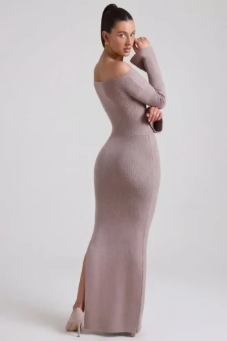Vestito lungo con spalle scoperte in maglia a coste Terneigh, color taupe