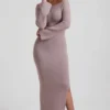 Vestito lungo con spalle scoperte in maglia a coste Terneigh, color taupe Vestito lungo con spalle scoperte in maglia a coste Terneigh, color taupe