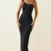Vestito lungo Devika con drappeggi e schiena scoperta, nero Vestito lungo Devika con drappeggi e schiena scoperta, nero