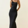 Vestito lungo Devika con drappeggi e schiena scoperta, nero Vestito lungo Devika con drappeggi e schiena scoperta, nero