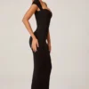 Vestito lungo Dolcezza con scollo a cuore in nero Vestito lungo Dolcezza con scollo a cuore in nero