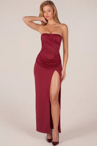 Vestito lungo drappeggiato con fascia Matilde in rosso ciliegia