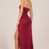 Vestito lungo drappeggiato con fascia Matilde in rosso ciliegia Vestito lungo drappeggiato con fascia Matilde in rosso ciliegia