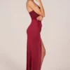 Vestito lungo drappeggiato con fascia Matilde in rosso ciliegia Vestito lungo drappeggiato con fascia Matilde in rosso ciliegia