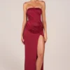 Vestito lungo drappeggiato con fascia Matilde in rosso ciliegia Vestito lungo drappeggiato con fascia Matilde in rosso ciliegia
