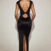 Vestito lungo Hivera in raso con scollo a barchetta e intreccio sulla schiena, nero Vestito lungo Hivera in raso con scollo a barchetta e intreccio sulla schiena, nero