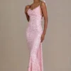 Vestito lungo premium Ariette con decorazioni e schiena scoperta in rosa confetto Vestito lungo premium Ariette con decorazioni e schiena scoperta in rosa confetto
