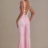 Vestito lungo premium Ariette con decorazioni e schiena scoperta in rosa confetto Vestito lungo premium Ariette con decorazioni e schiena scoperta in rosa confetto