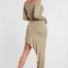 Vestito lungo Roxana con maniche lunghe e spalle scoperte in misto modal e cashmere, color taupe Vestito lungo Roxana con maniche lunghe e spalle scoperte in misto modal e cashmere, color taupe