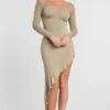 Vestito lungo Roxana con maniche lunghe e spalle scoperte in misto modal e cashmere, color taupe Vestito lungo Roxana con maniche lunghe e spalle scoperte in misto modal e cashmere, color taupe