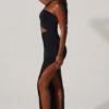 Vestito lungo Suvi con scollo asimmetrico arricciato e cut-out in nero Vestito lungo Suvi con scollo asimmetrico arricciato e cut-out in nero