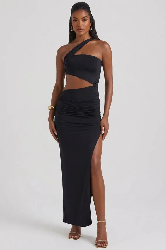 Vestito lungo Suvi con scollo asimmetrico arricciato e cut-out in nero Vestito lungo Suvi con scollo asimmetrico arricciato e cut-out in nero