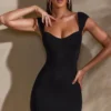 Vestito Meli con scollo a cuore e maniche ad aletta in nero Vestito Meli con scollo a cuore e maniche ad aletta in nero