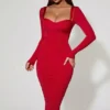 Vestito midi a balze con dettaglio reggiseno a strati Deliana in rosso Vestito midi a balze con dettaglio reggiseno a strati Deliana in rosso