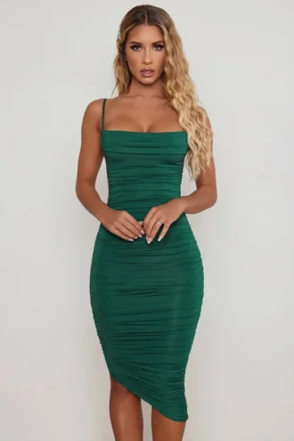 Vestito midi aderente con collo a cappuccio e ruches “You’re My Type” in verde