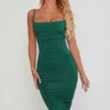 Vestito midi aderente con collo a cappuccio e ruches “You’re My Type” in verde Vestito midi aderente con collo a cappuccio e ruches “You’re My Type” in verde