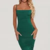 Vestito midi aderente con collo a cappuccio e ruches “You’re My Type” in verde Vestito midi aderente con collo a cappuccio e ruches “You’re My Type” in verde