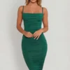 Vestito midi aderente con collo a cappuccio e ruches “You’re My Type” in verde Vestito midi aderente con collo a cappuccio e ruches “You’re My Type” in verde