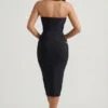Vestito midi aderente con scollo all’americana e cut-out Nika in nero Vestito midi aderente con scollo all’americana e cut-out Nika in nero