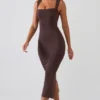 Vestito midi Ainslee con scollo quadrato in marrone cioccolato Vestito midi Ainslee con scollo quadrato in marrone cioccolato