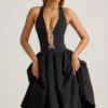 Vestito midi Angelina con scollo all’americana e fiocco in nero Vestito midi Angelina con scollo all’americana e fiocco in nero