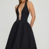 Vestito midi Angelina con scollo all’americana e fiocco in nero Vestito midi Angelina con scollo all’americana e fiocco in nero
