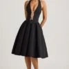 Vestito midi Angelina con scollo all’americana e fiocco in nero Vestito midi Angelina con scollo all’americana e fiocco in nero