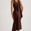 Vestito midi asimmetrico con dettaglio a sciarpa Shaya in marrone cioccolato Vestito midi asimmetrico con dettaglio a sciarpa Shaya in marrone cioccolato