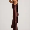 Vestito midi asimmetrico con dettaglio a sciarpa Shaya in marrone cioccolato Vestito midi asimmetrico con dettaglio a sciarpa Shaya in marrone cioccolato