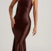 Vestito midi asimmetrico con dettaglio a sciarpa Shaya in marrone cioccolato Vestito midi asimmetrico con dettaglio a sciarpa Shaya in marrone cioccolato