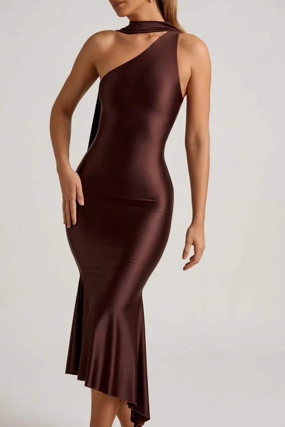 Vestito midi asimmetrico con dettaglio a sciarpa Shaya in marrone cioccolato Vestito midi asimmetrico con dettaglio a sciarpa Shaya in marrone cioccolato