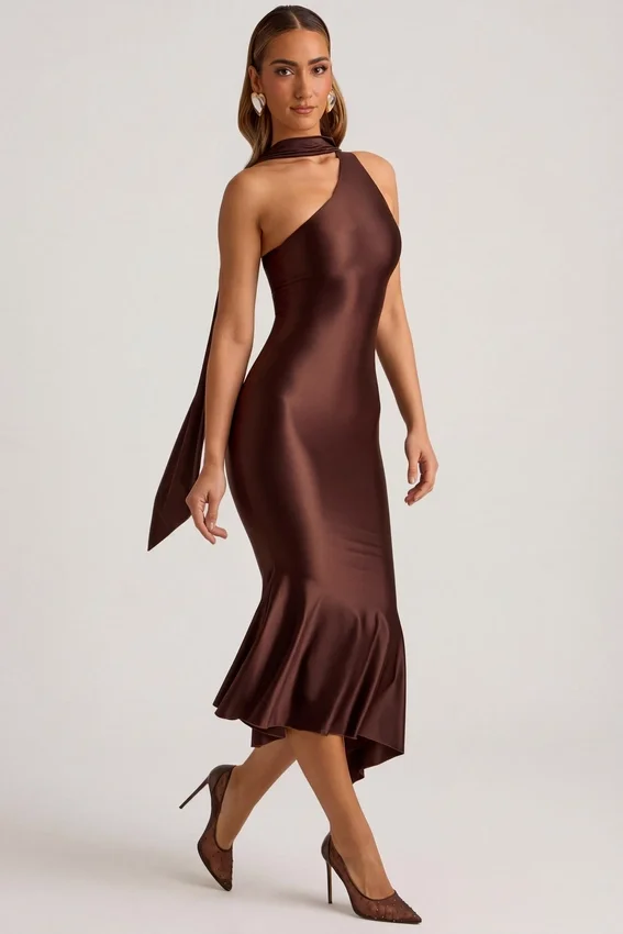 Vestito midi asimmetrico con dettaglio a sciarpa Shaya in marrone cioccolato Vestito midi asimmetrico con dettaglio a sciarpa Shaya in marrone cioccolato